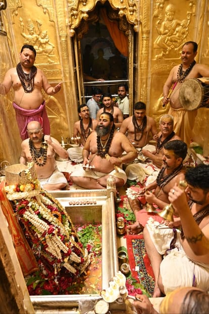 Kashi Vishwanath's Sawan Shringar: Ardhanarishwar..Bhagirathi Shringar or Amrit Varsha, Devotees became happy