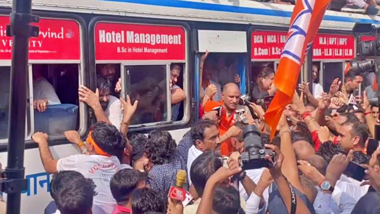 BJP Mahagherao rally: Joshi's Vastu and PM's tweet show wonders