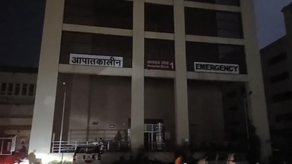 Lucknow News : This is our OPD, you get out… Doctor misbehaved with Ayushman Mitra