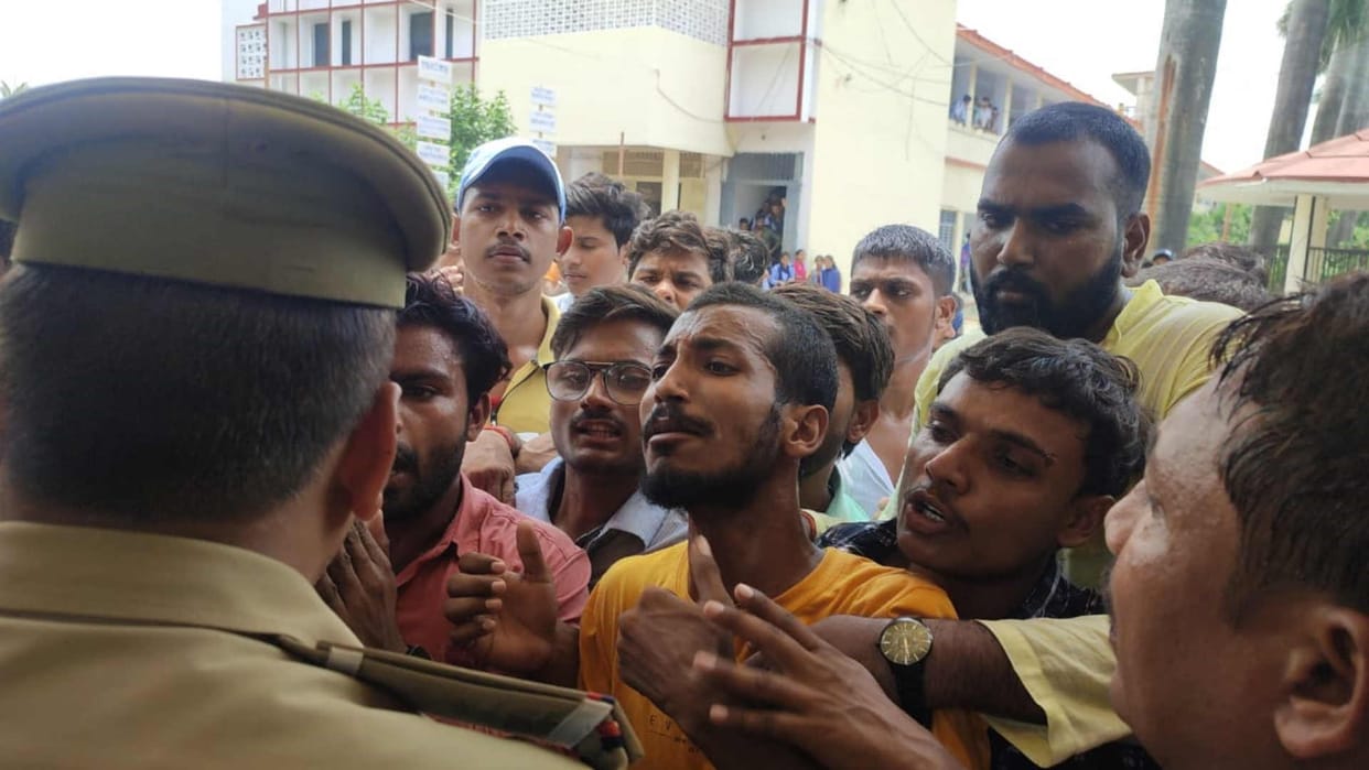 HRPG college Students ransacked in Sant kabir Nagar