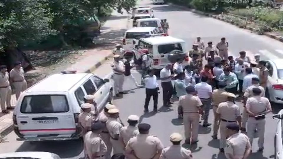 Nuh Violence Effect Entire Faridabad converted into Cantonment internet services stopped Four thousand policem