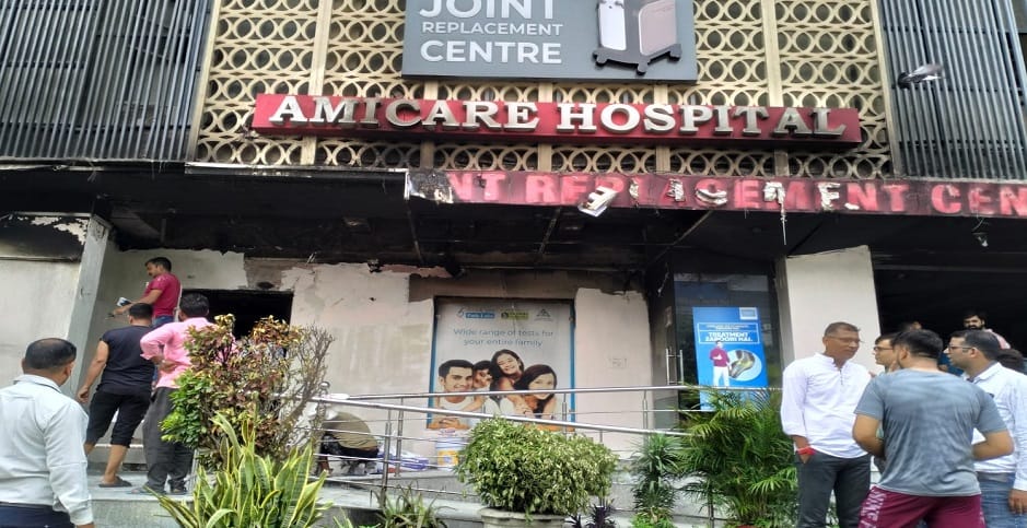 Fire broke out at Amicare Hospital in Ghaziabad
