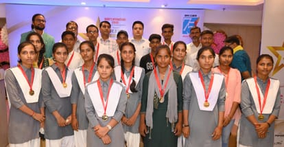 DM gave Achievers Award to meritorious students who performed best in board exams