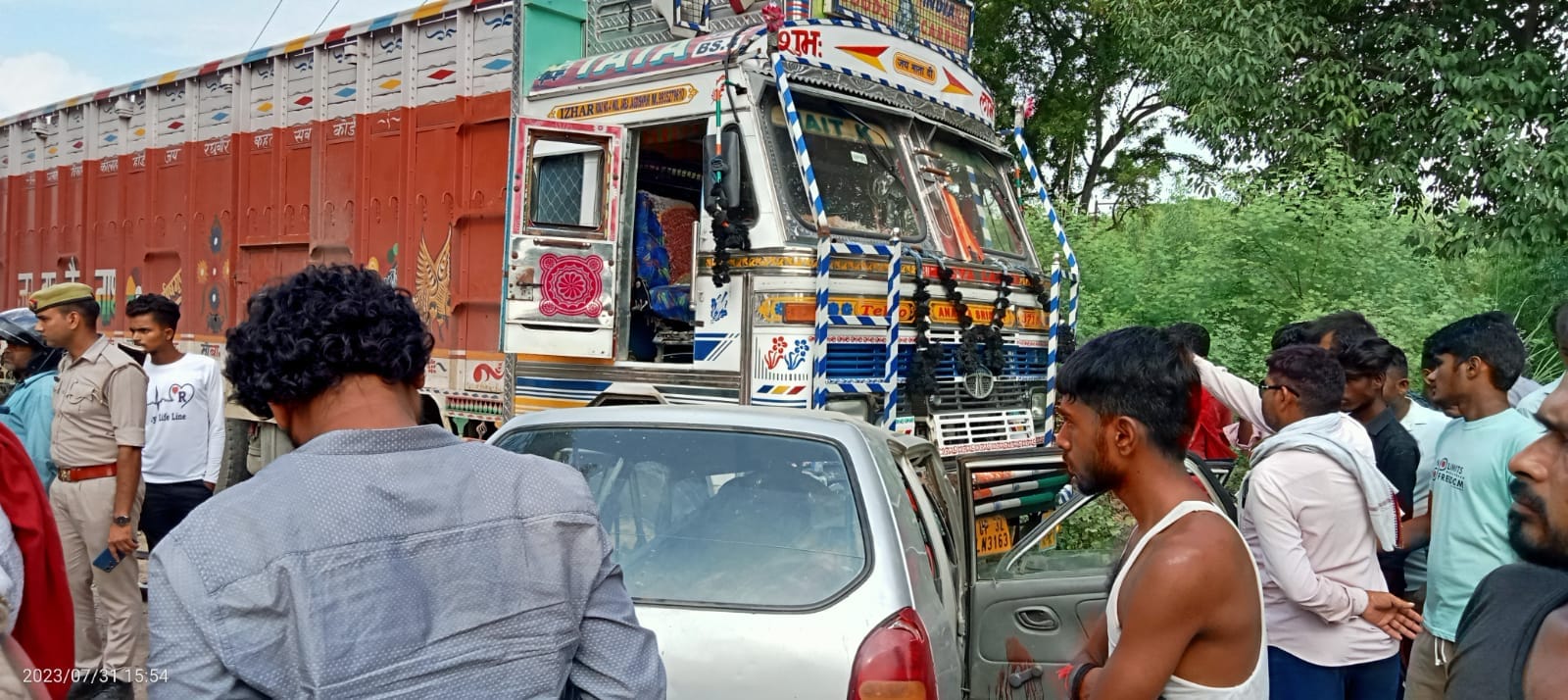 Fatehpur Road Accident, The car kept sliding up to 10 feet, causing confusion among the drivers