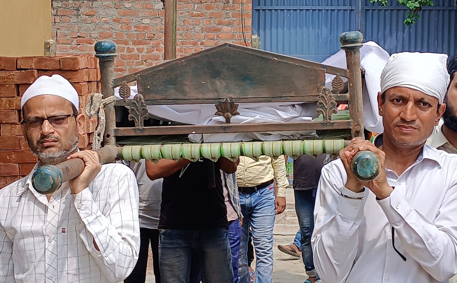Murtaza considered Shankar as his son, Shankars sons handed over Murtazas wife to ashes,  read full story