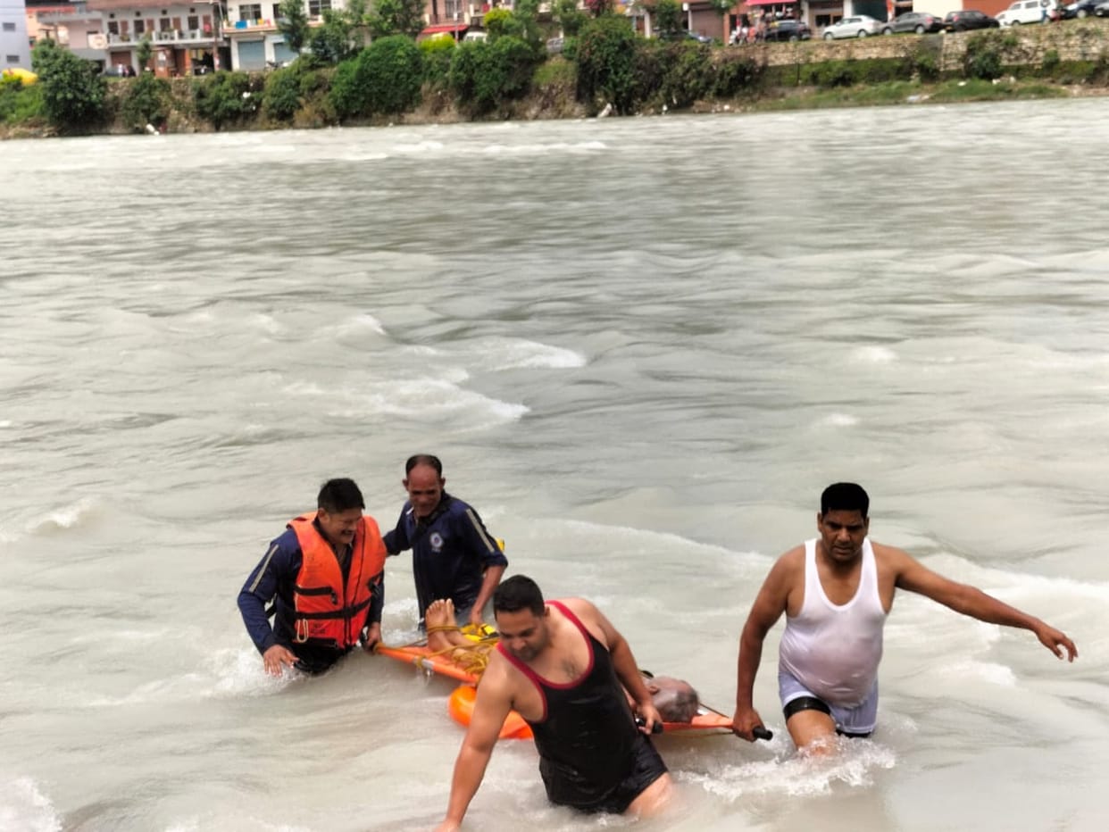 Bageshwar News Retired soldier from CRPF Commits Suicide by jumping into Saryu river dead Body recovered