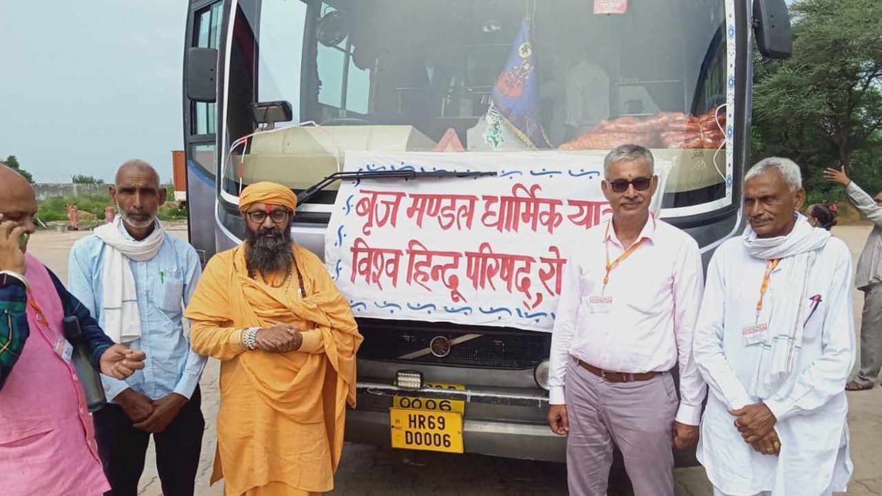 Devotees of Rohtak came out through fields in night from Nuh