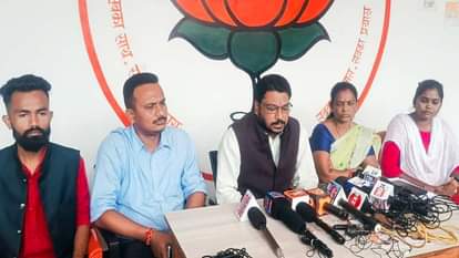 पत्रवार्ता में भाजपा जिलाध्यक्ष श्रीनिवास मुदलियार