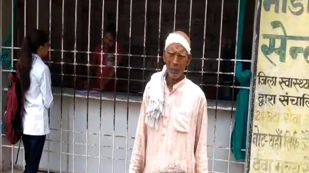 Pickpocket stole 4 thousand rupees from pocket of an elderly person in Aurangabad Sadar Hospital