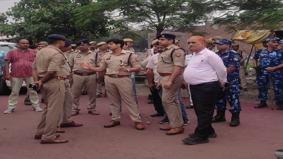 Police administration on backfoot after lathicharge on Kanwariyas in Bareilly