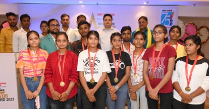 DM gave Achievers Award to meritorious students who performed best in board exams