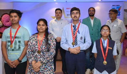 DM gave Achievers Award to meritorious students who performed best in board exams
