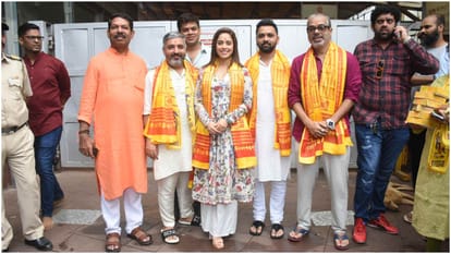 Akelli star Nushrratt Bharuccha reached Siddhivinayak temple with team to seek blessings of ganpati