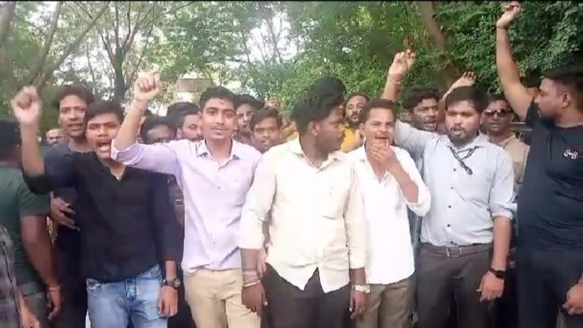 कर्मचारियों का प्रदर्शन