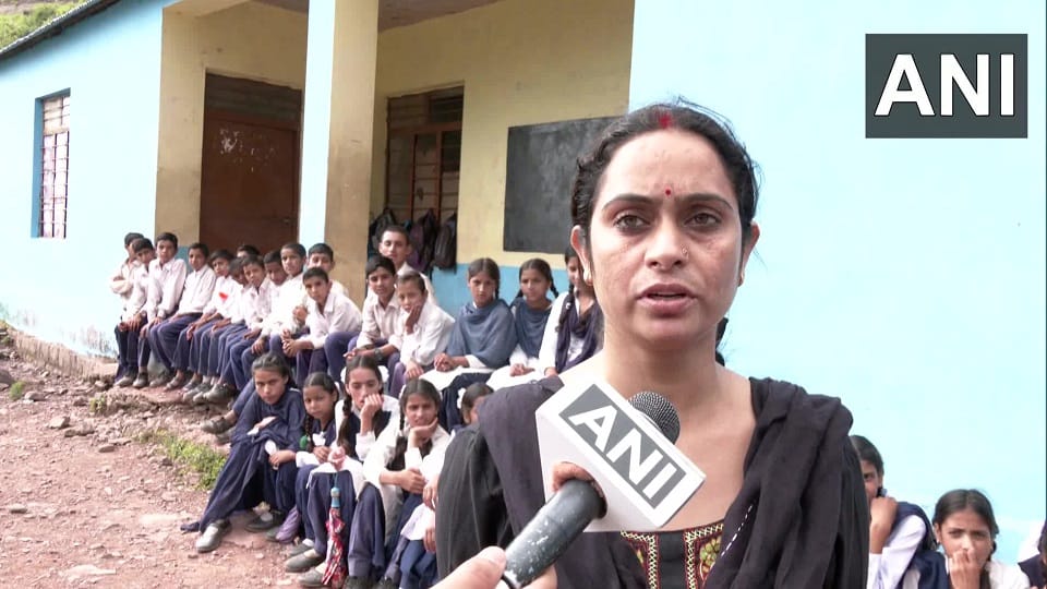 Jammu and Kashmir : Parents of students locked a government high school