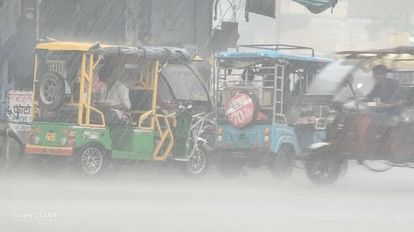 MP Weather Update: मध्यप्रदेश के कई जिलों में लगातार हो रही बारिश; जबलपुर में 12 घंटों में 6 इंच से अधिक वर्षा Continuous rains in many districts of Madhya Pradesh; More than six inches of rain in Jabalpur in 12 hours