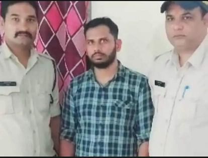 Indore: धर्म परिवर्तन के लिए ससुर पर दबाव बना रहा आईटी इंजीनियर गिरफ्तार, ससुर से मांगेे थे दो लाख IT engineer arrested for pressurizing father-in-law for religion change, demanded two lakhs from father-in-la