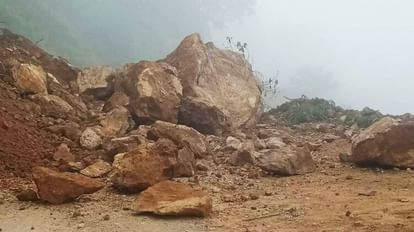 Rain in Himachal: Two Storey House Collapsed in Nirmand Kullu Sharnal Village in Rampur Bushahar sinking