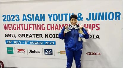 Asian WeightLifting: भारत की संजना ने क्लीन एंड जर्क में जीता सोना, स्नेच में रजत Asian Weightlifting: India's Sanjana won gold in clean and jerk, silver in snatch