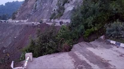 Road collapses on Kalka-Shimla highway in Himachal Pradesh Solan traffic stopped after landslide