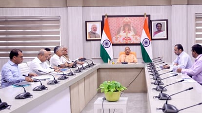 सीएम योगी ने दिए निर्देश: ट्विन टॉवर सा बनाएं एकीकृत मंडलीय दफ्तर भवन, जिम व कैफेटेरिया की भी हो व्यवस्था Integrated Mandal office should be made like twin tower says CM Yogi Adityanath.