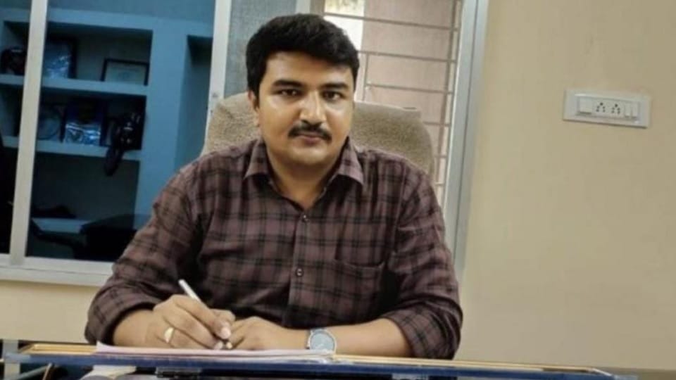 Chief Nagar Panchayat Officer of Pendra suspended