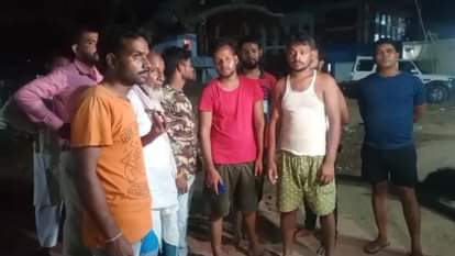 शोकाकुल परिजन