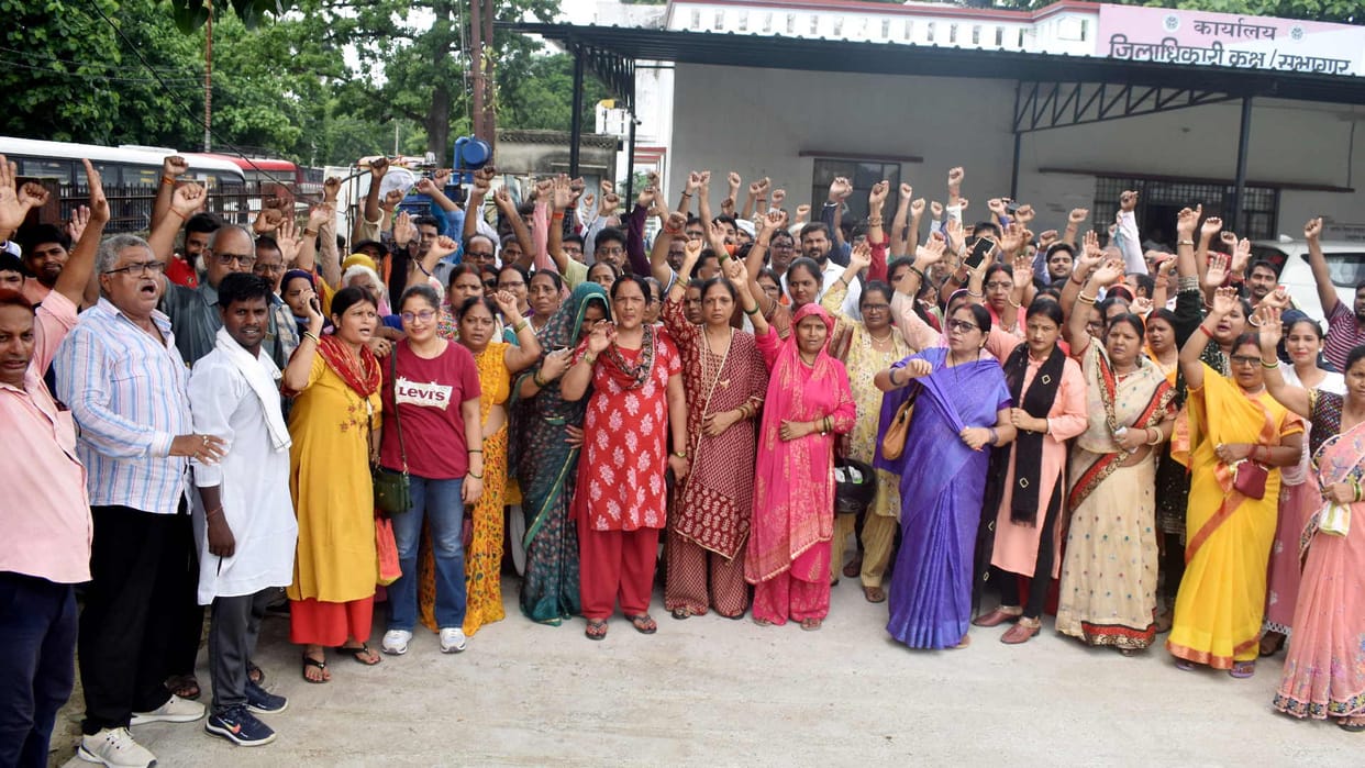 To save house for Godhoiya Nala people of Godhoya protested