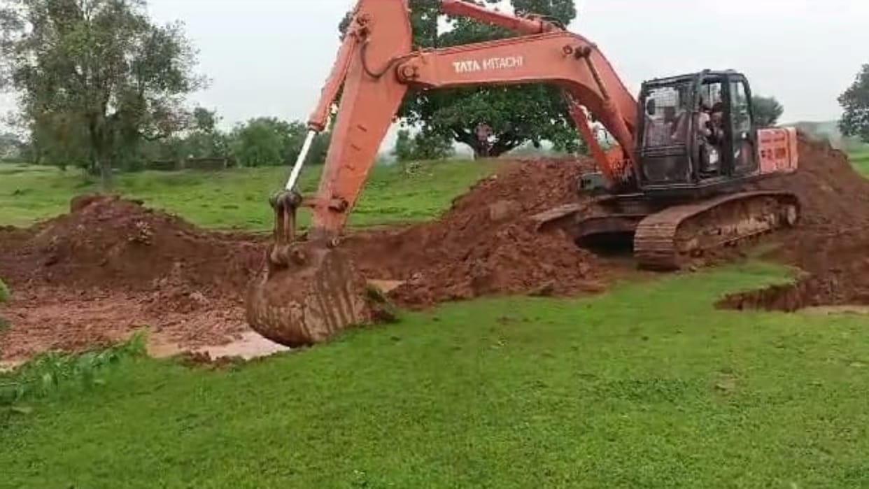 Damoh Work was being done by machines instead of laborers District CEO seized investigation team formed