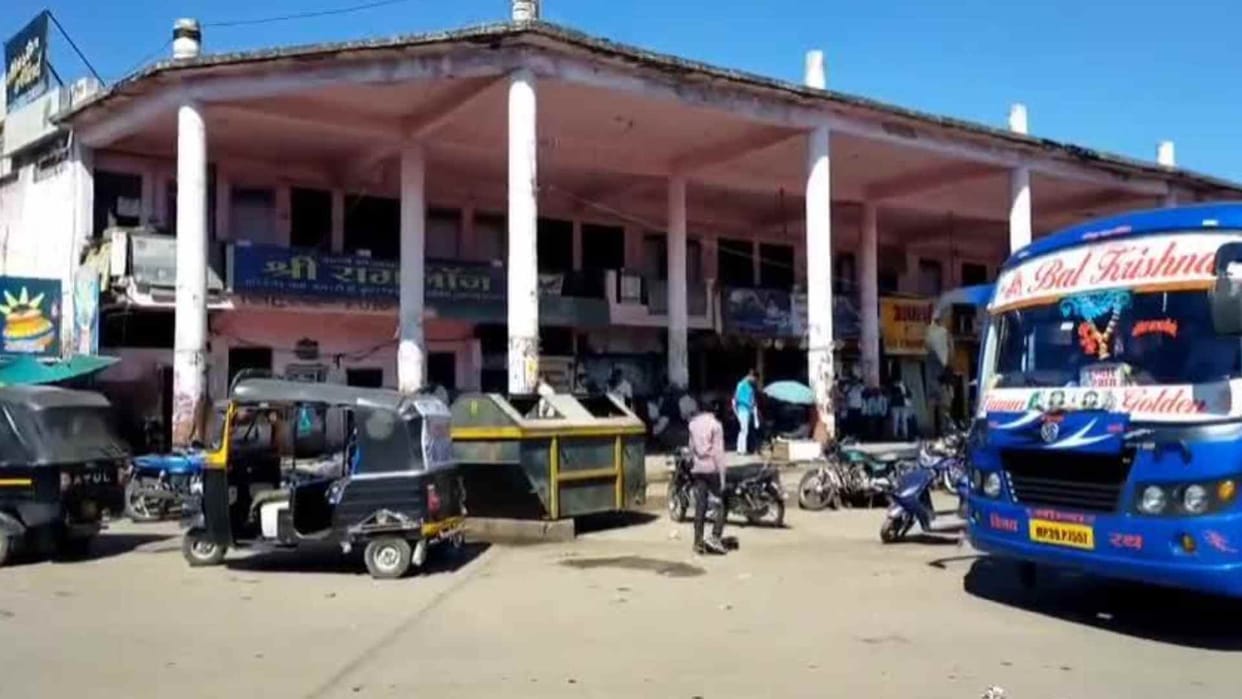 Shajapur News: Dispute between agent and owner regarding bus permit and time