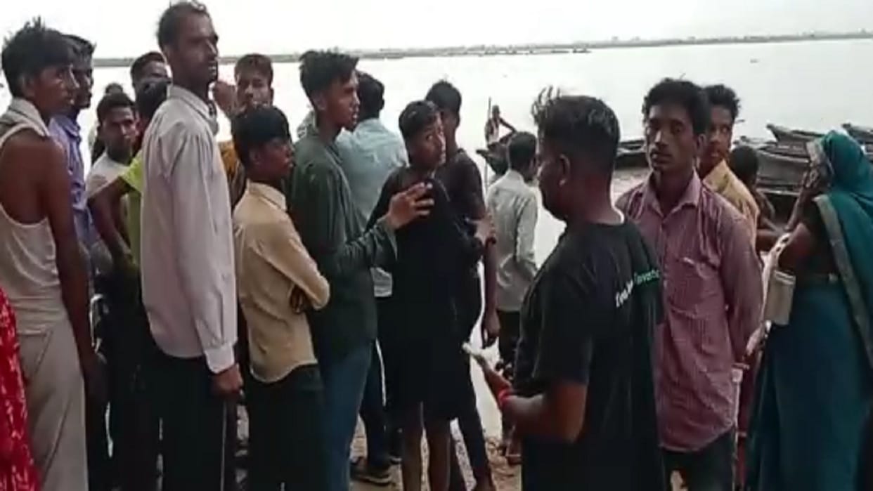 Youth who went to bathe in Ganga drowned in Ganga, police and villagers engaged in search