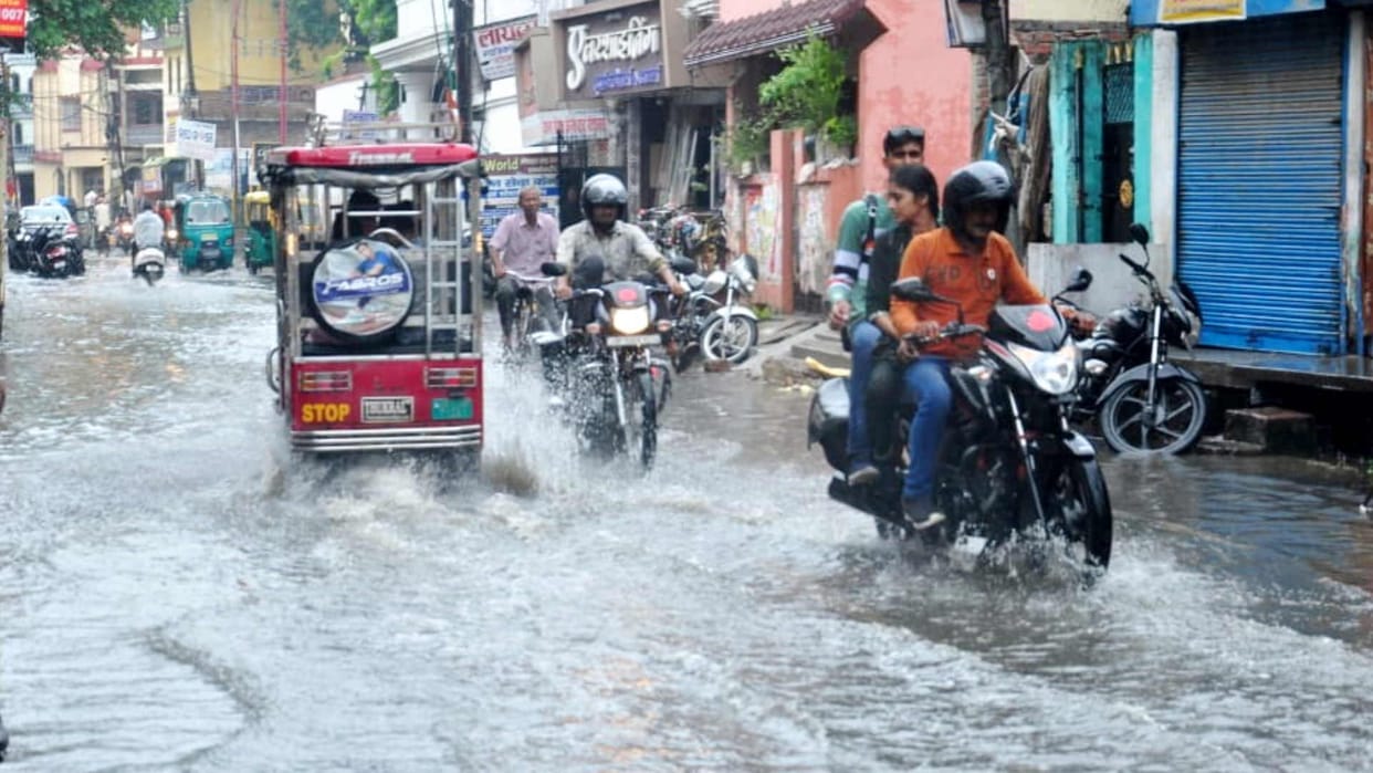 How much it rained now there no watchman tell information