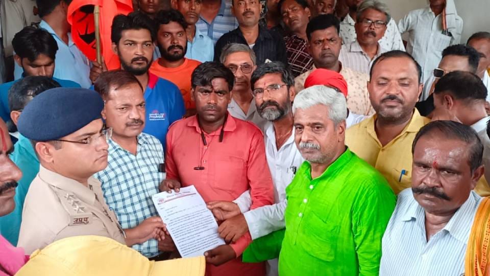 VHP workers protest in Agra over violence in Mewat at Haryana