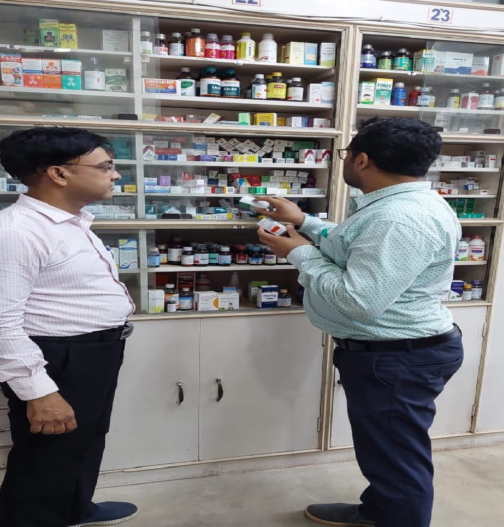 Food and Drug Administration team inspected medical stores in Jagdalpur