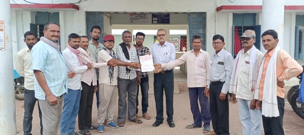 Farmers submitted memorandum boycot upcoming assembly elections in Kabirdham