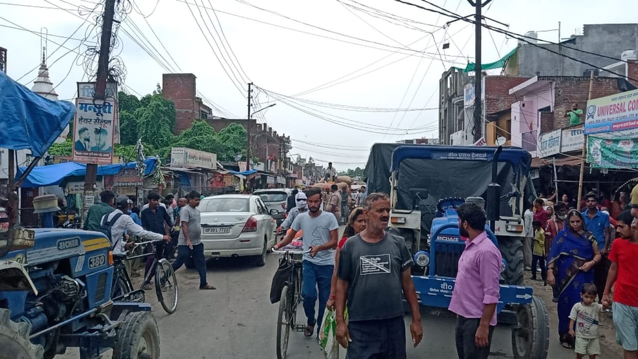 Woman crushed by tractor trolley, came to Hardoi to take date of appearance, accident happened while crossing