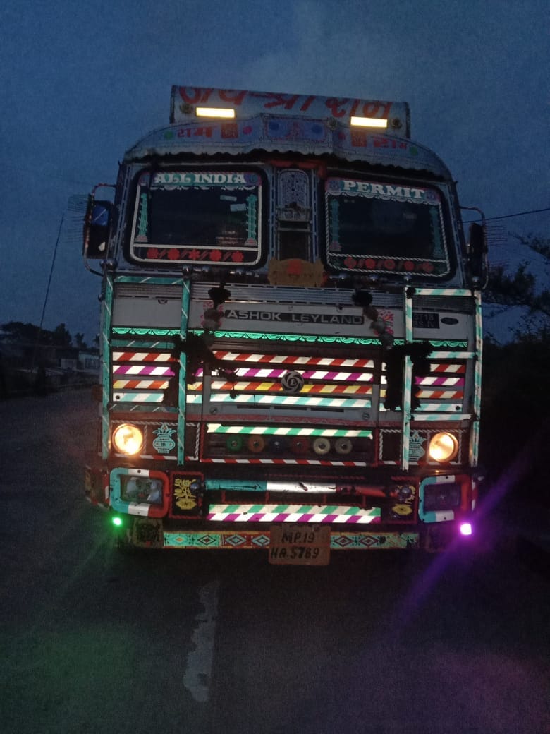 Shahdol News Truck coming at high speed killed four cattle case registered against the driver