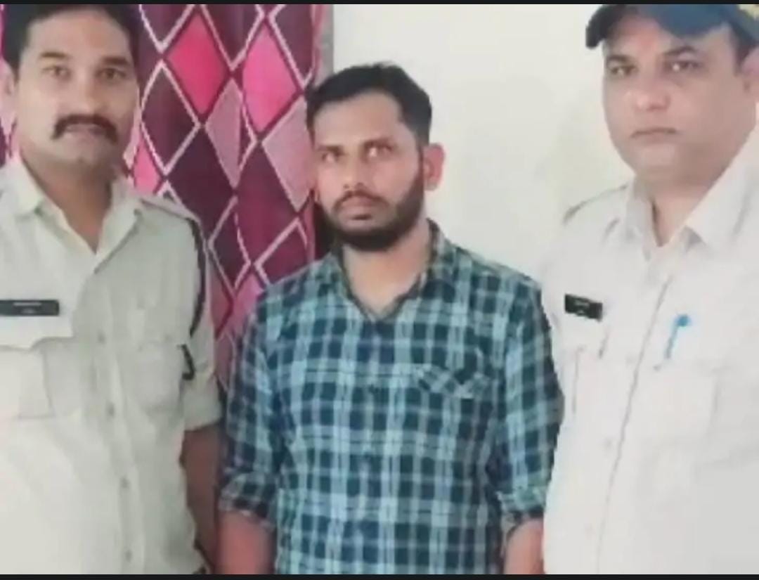 IT engineer arrested for pressurizing father-in-law for religion change, demanded two lakhs from father-in-la