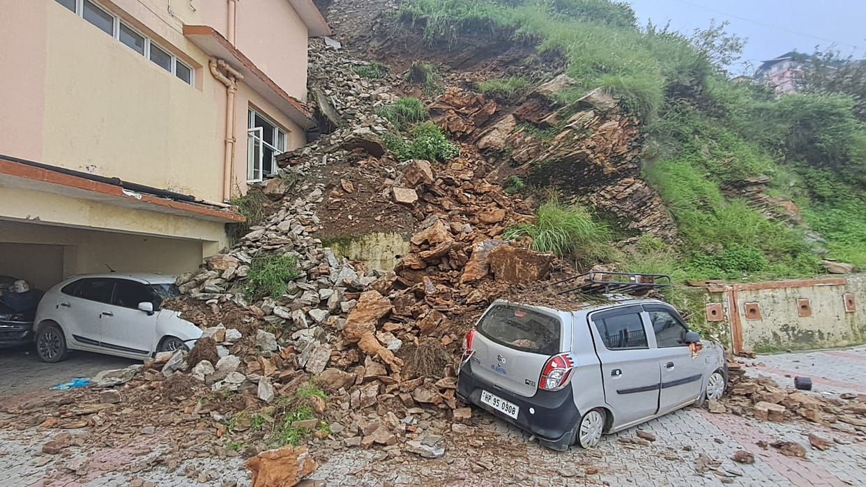 Shimla News: Landslide near Dhingu Dhar Road Kisan Bhawan Building Damaged