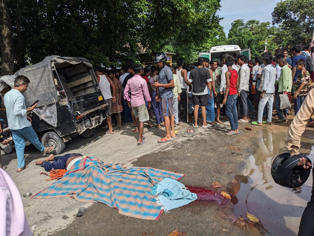 Bihar News: Road accident in Muzaffarpur, 2 people died; sand load truck crushed tempo