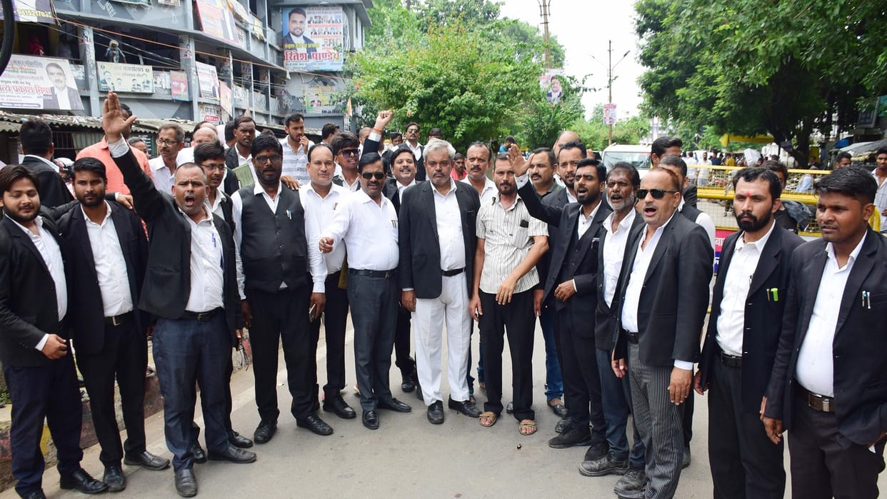 Protest against the arrest of Atiq's lawyer continues, advocates on strike