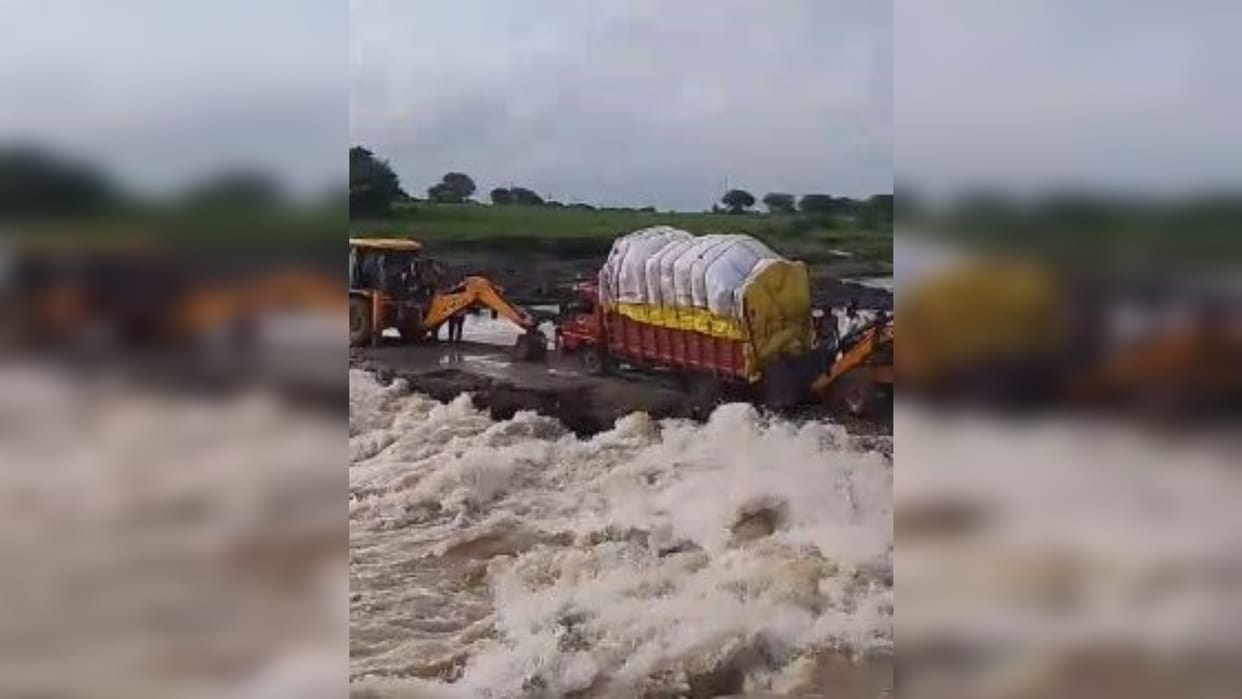 Ujjain News way to Chamleshwar Mahadev passes through death a culvert connects five villages
