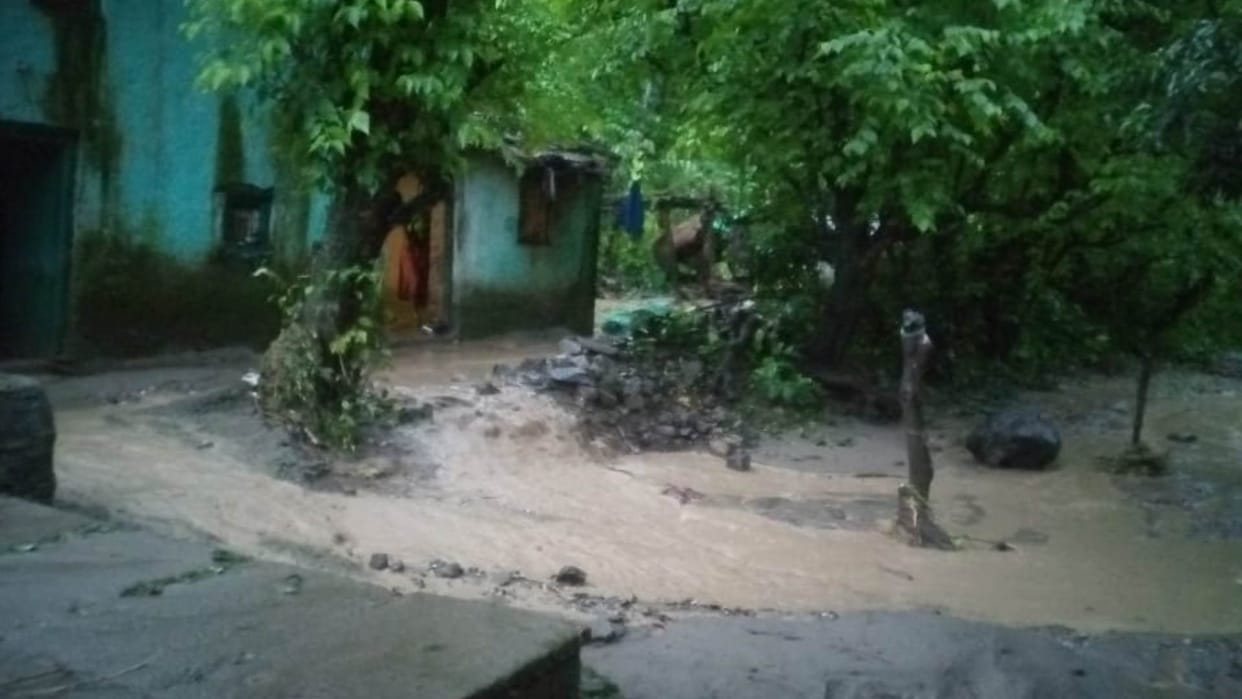 Uttarakhand Weather News Cloudburst in Nainital Okhaldhunga damage due to water and debris entering houses