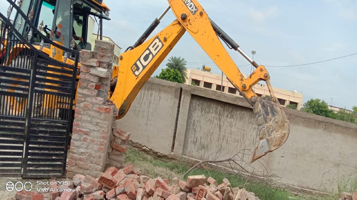 Saharanpur News: Demolition action in illegal colony