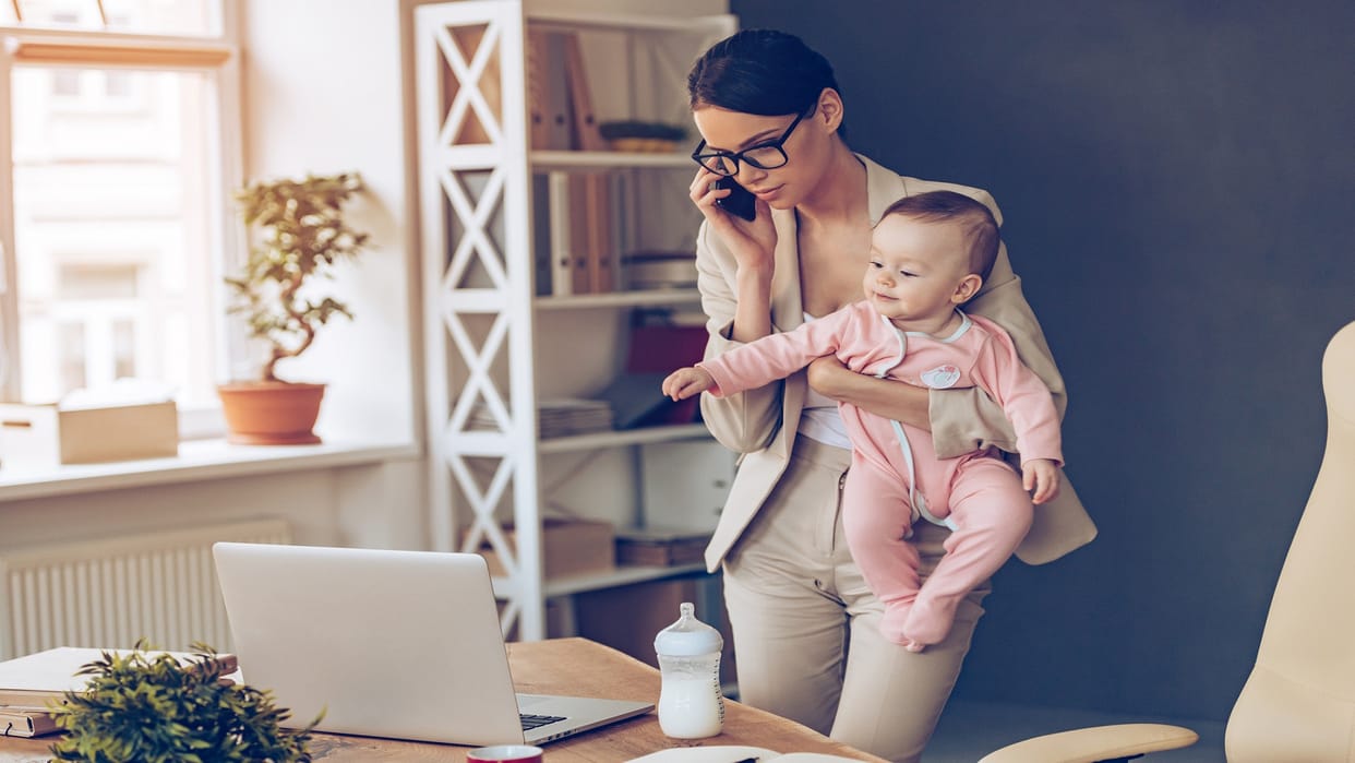 Tips For Working Mothers Balancing Career And Motherhood In Hindi