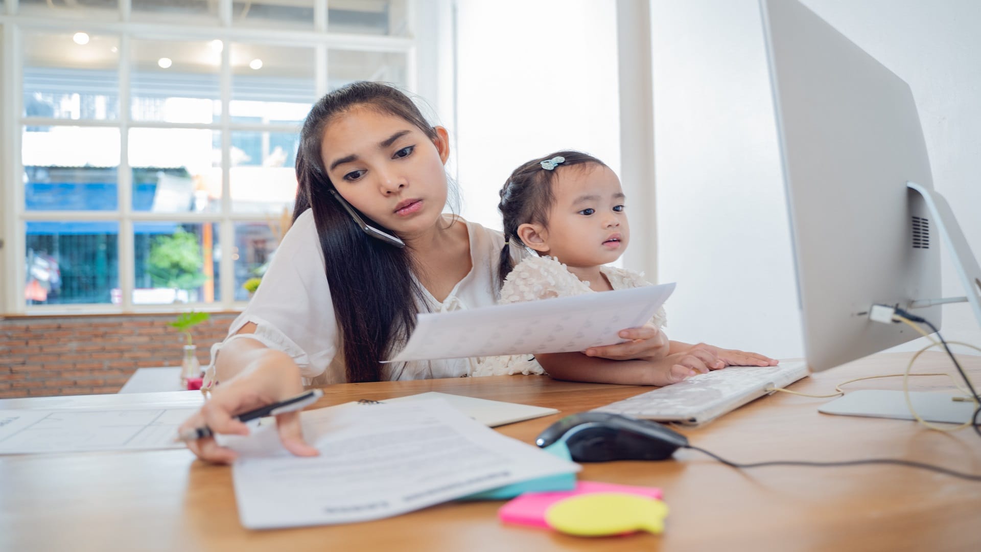 Tips For Working Mothers Balancing Career And Motherhood In Hindi