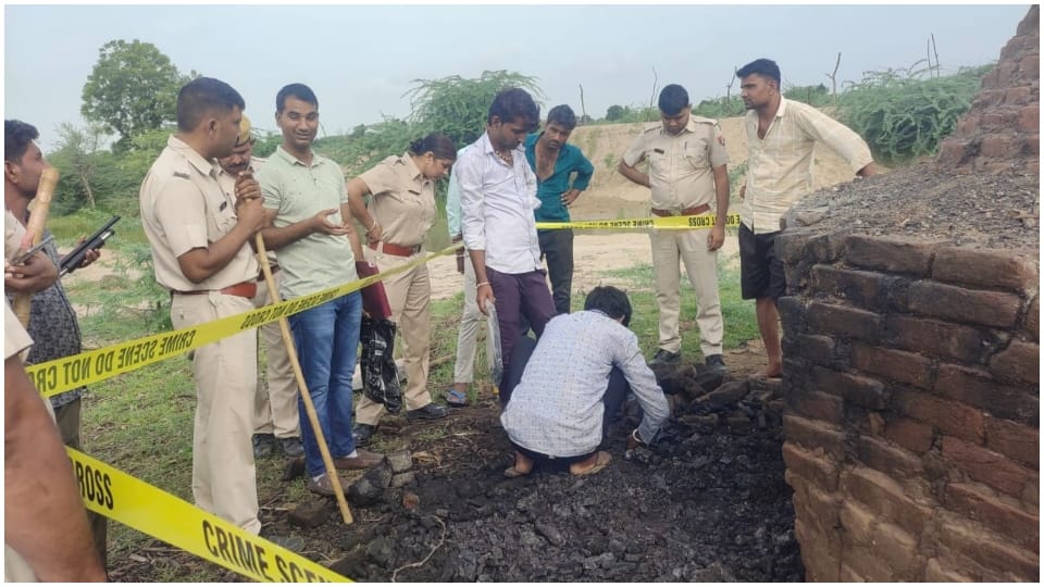 14 year girl burnt in coal furnace in Bhilwara fear of gangrape villagers protest