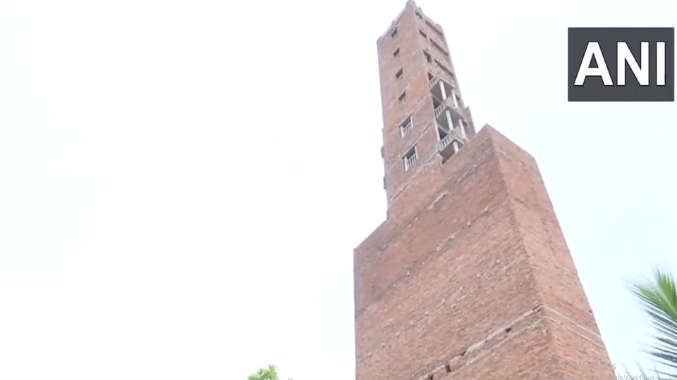 Mirzapur: The people of the village appealed to demolish the 14-storey house