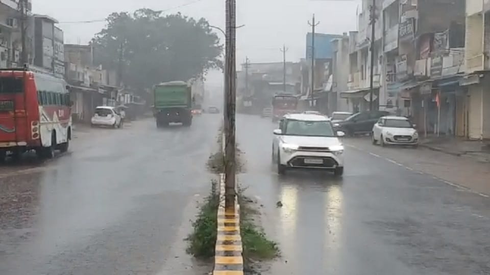 Meteorological Department issued alert for heavy rains in Gorella Pendra Marwahi for next three days