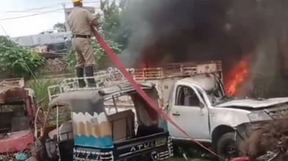Darbhanga News Sparks came out due to short circuit in transformer vehicles parked in bus stand caught fire